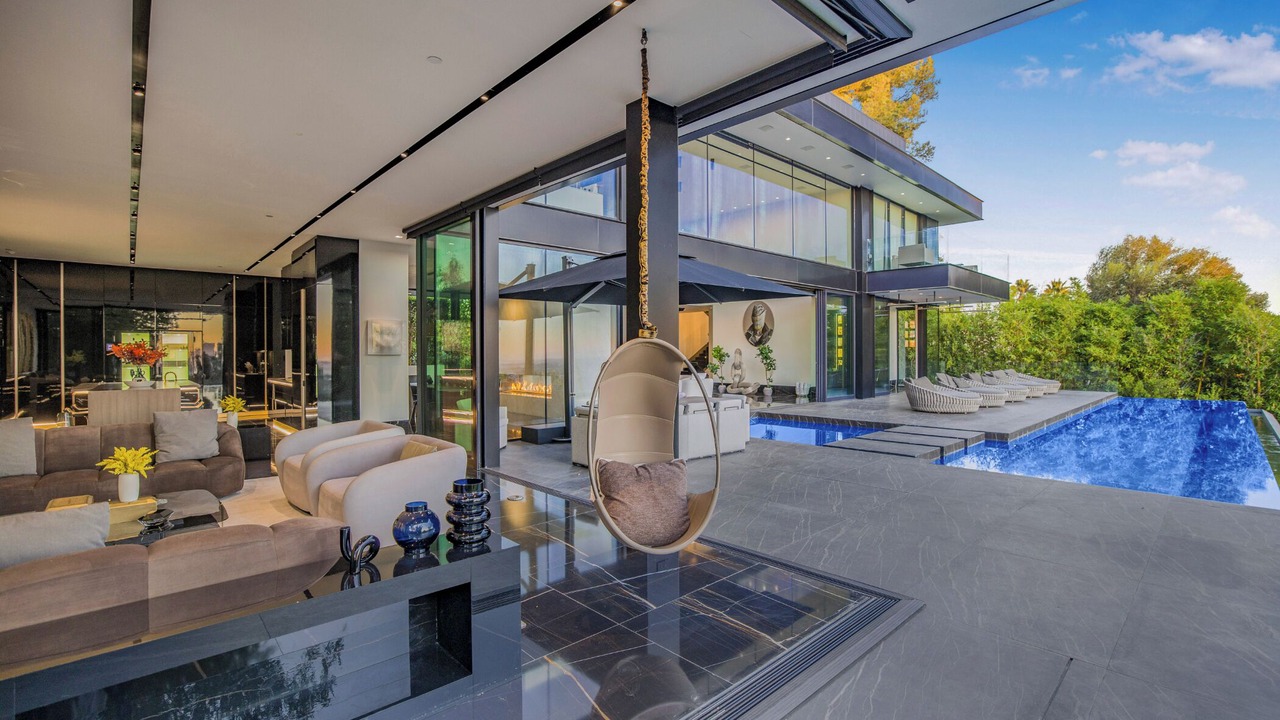 Photo of Outdoor in Hollywood Hills West