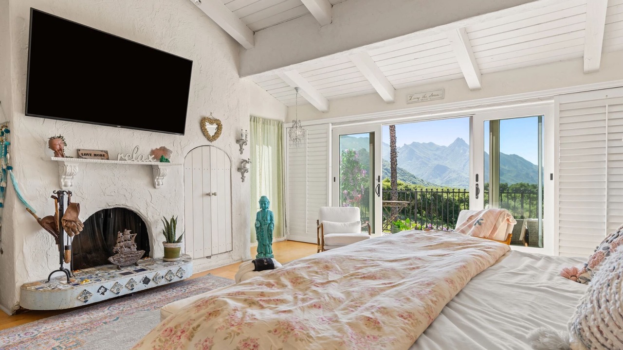 Photo of Bedroom in Calabasas