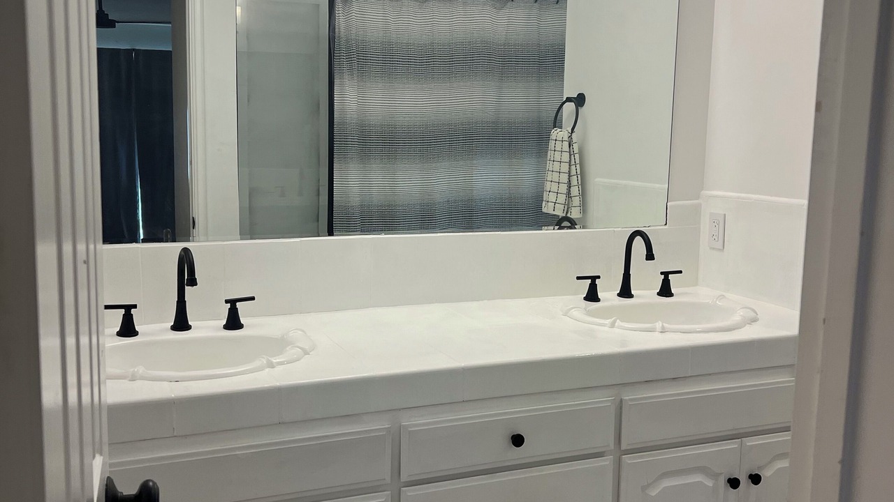 Photo of Bathroom in Thousand Oaks