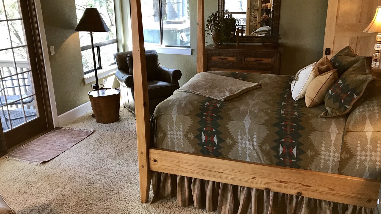 Photo of Bedroom in Groveland