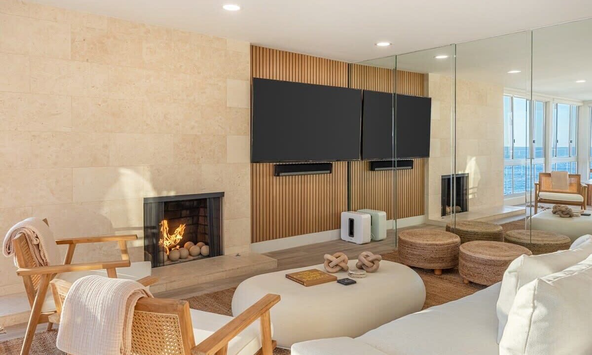 Photo of Livingroom in Eastern Malibu