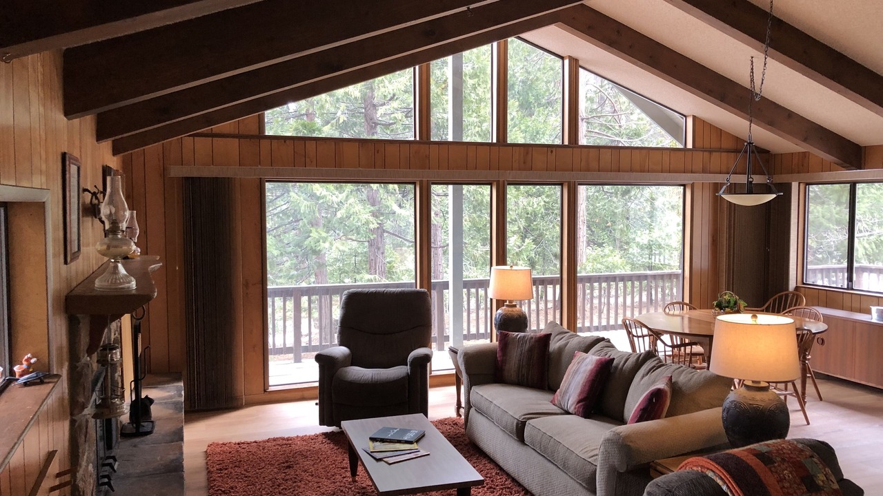 Photo of Livingroom in Shaver Lake