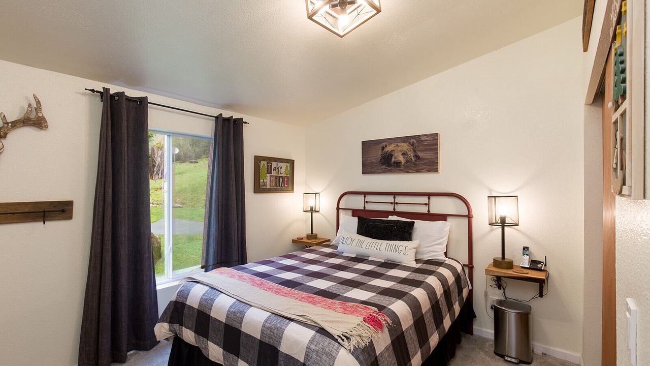 Photo of Bedroom in McKinleyville