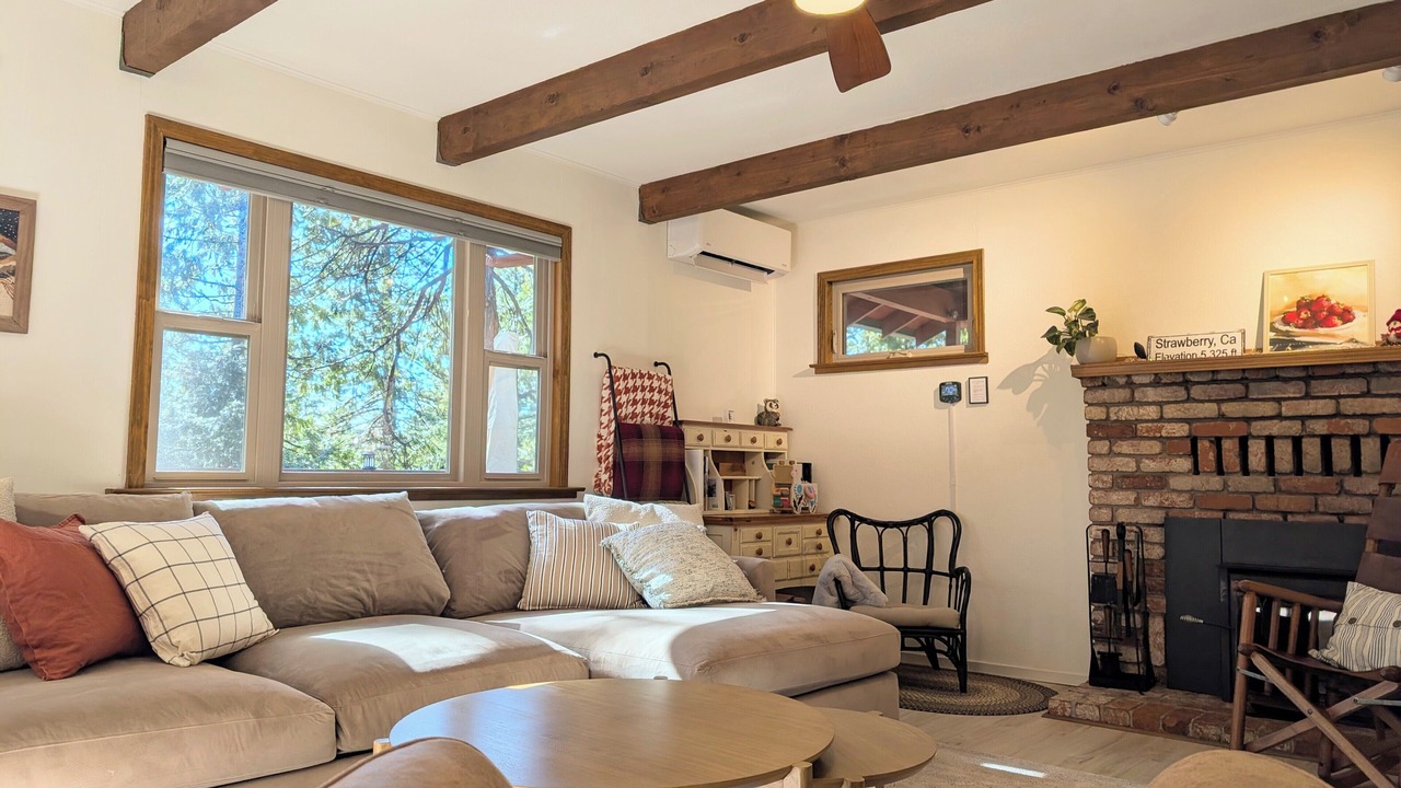 Photo of Livingroom in Strawberry