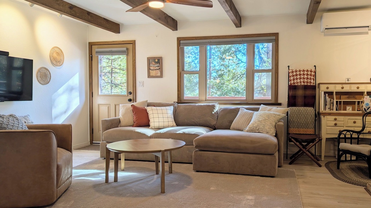 Photo of Livingroom in Strawberry