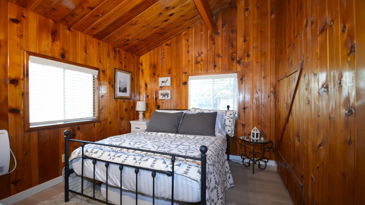 Photo of Bedroom in Bass Lake
