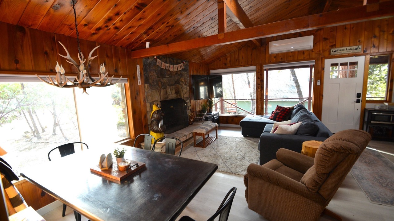 Photo of Livingroom in Bass Lake
