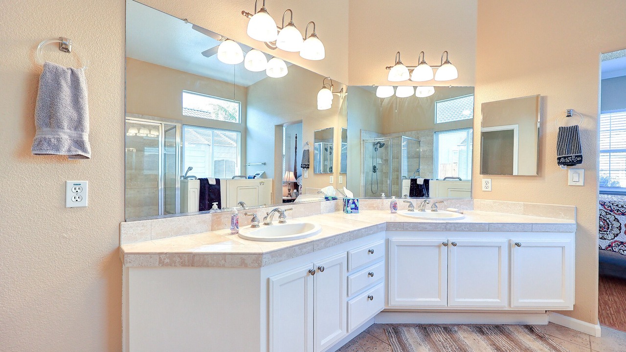Photo of Bathroom in Discovery Bay