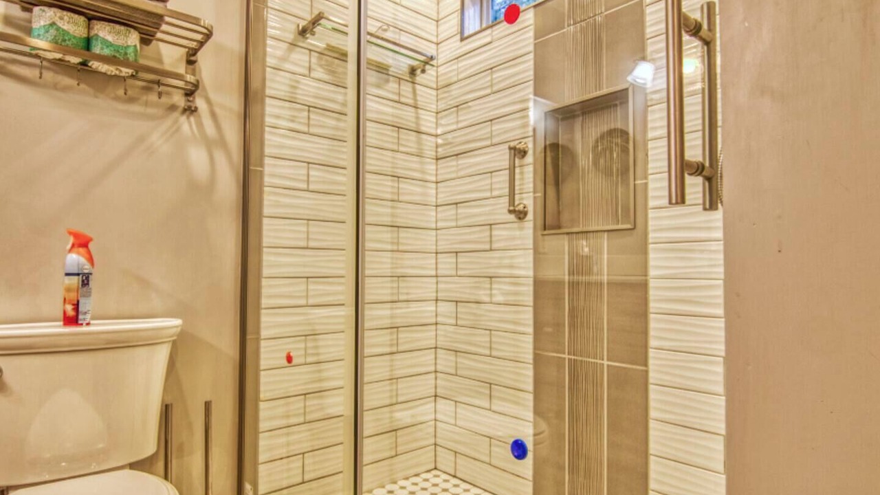 Photo of Bathroom in Groveland