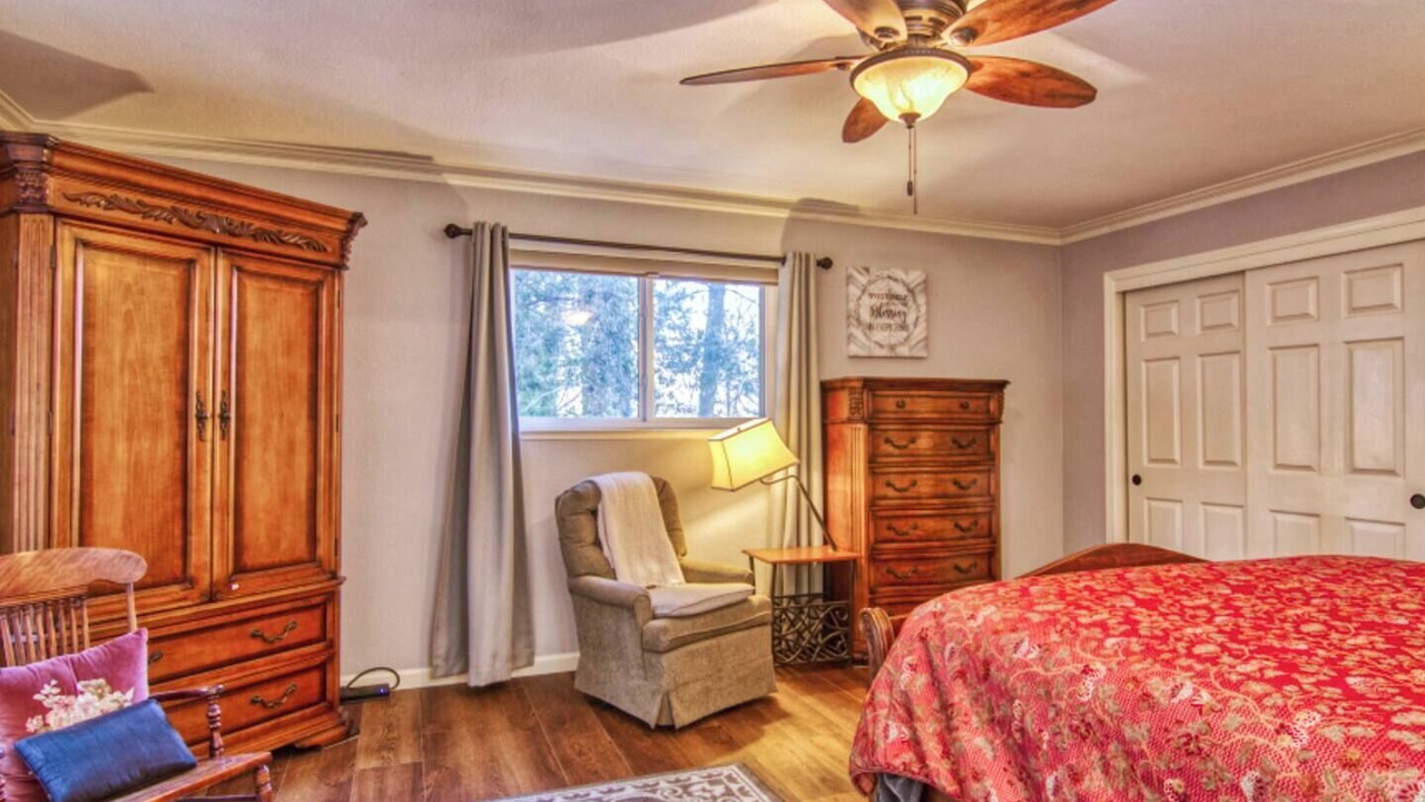 Photo of Bedroom in Groveland