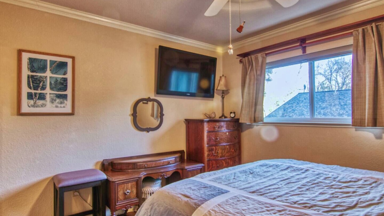 Photo of Bedroom in Groveland