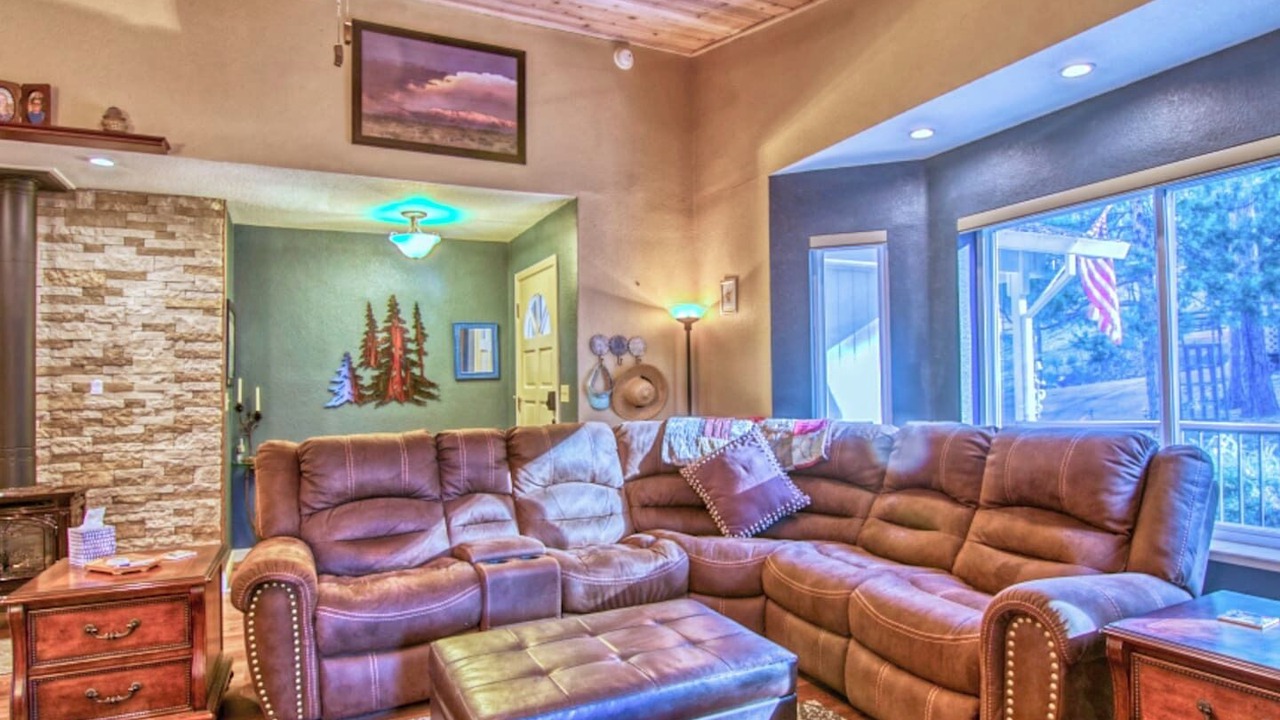 Photo of Livingroom in Groveland