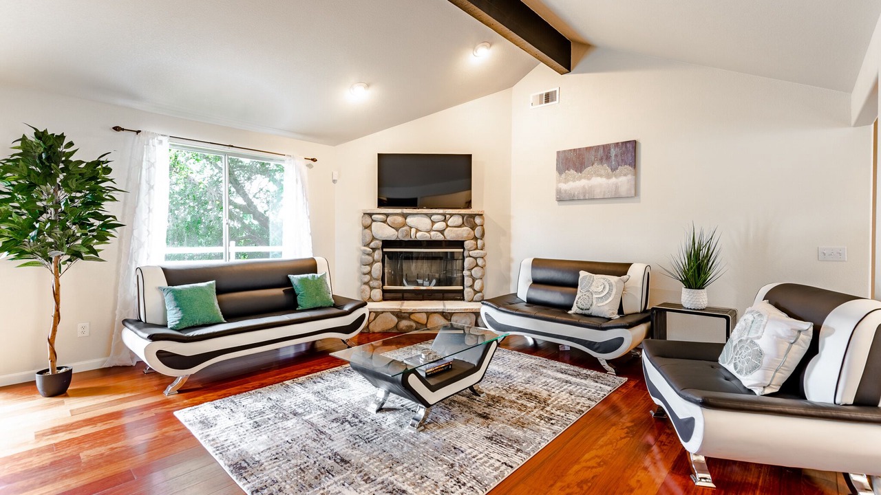 Photo of Livingroom in Oakhurst