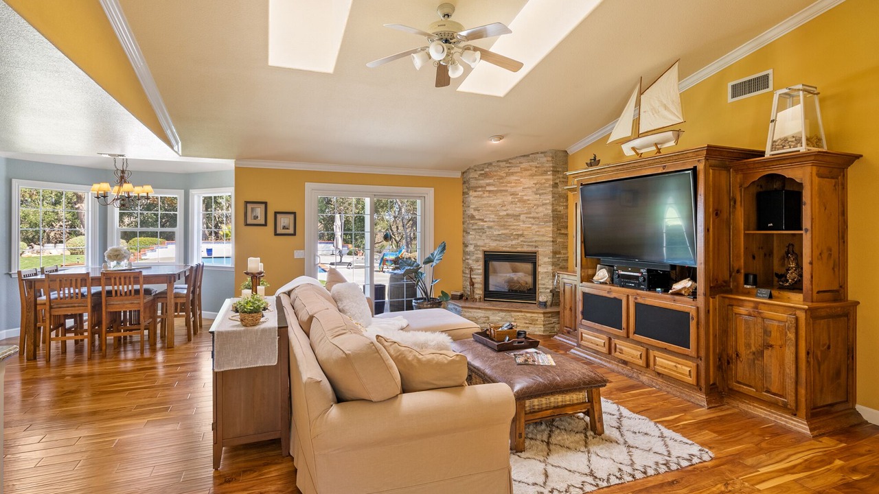 Photo of Livingroom in Templeton