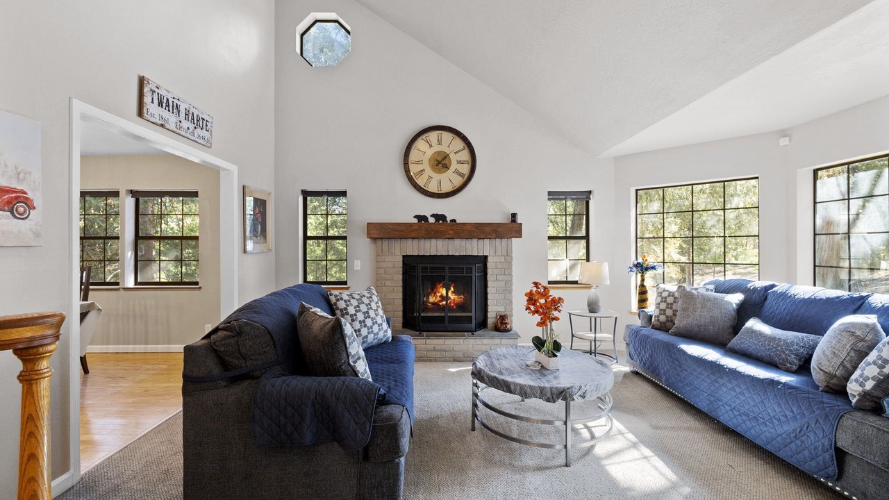 Photo of Livingroom in Twain Harte