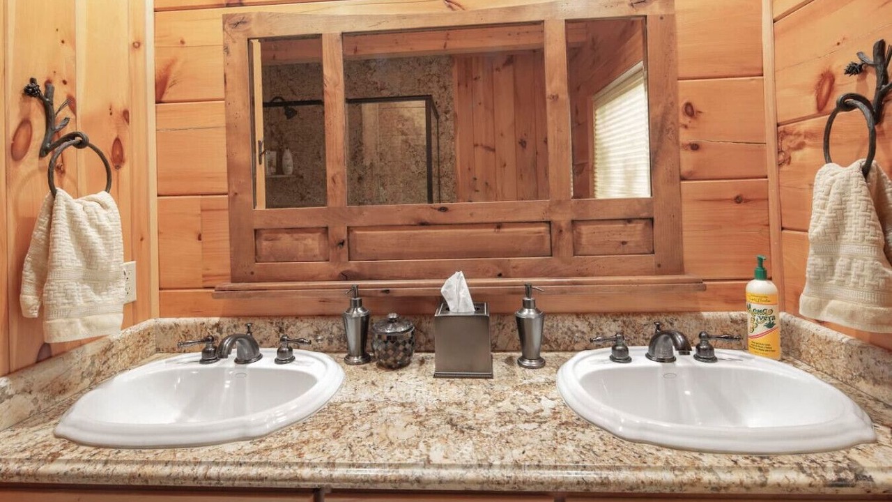 Photo of Bathroom in Mono Vista