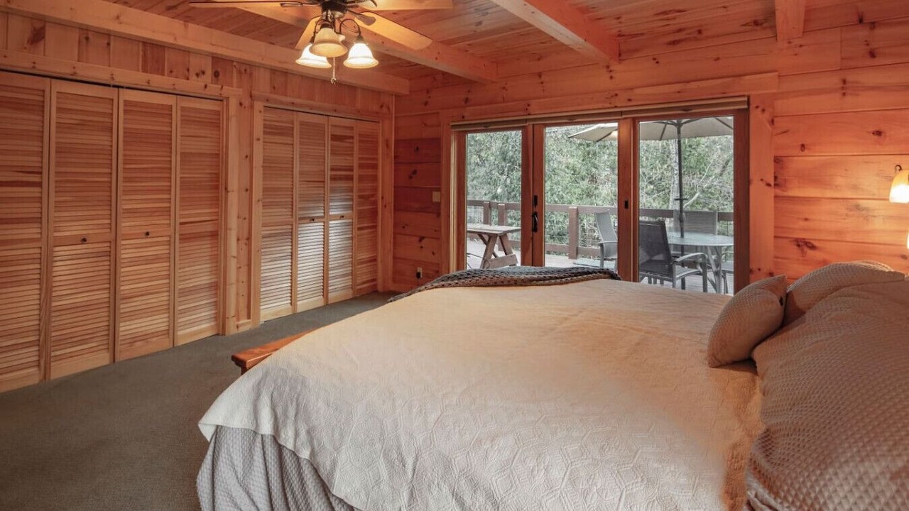 Photo of Bedroom in Mono Vista