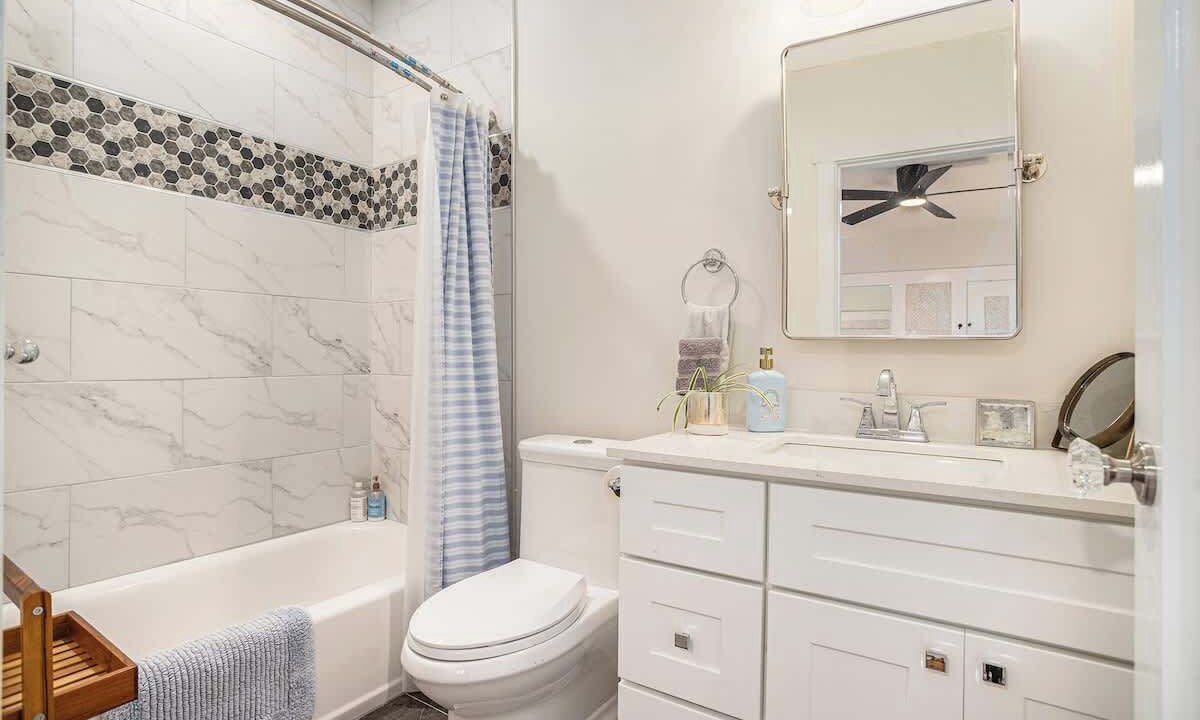 Photo of Bathroom in Upper Telegraph