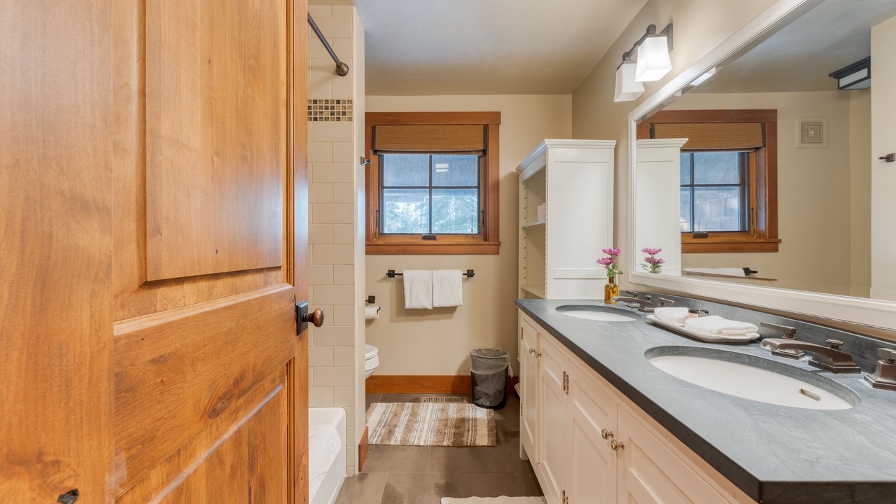 Photo of Bathroom in Pineland