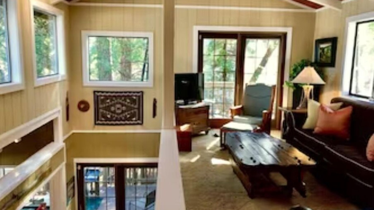 Photo of Livingroom in Groveland