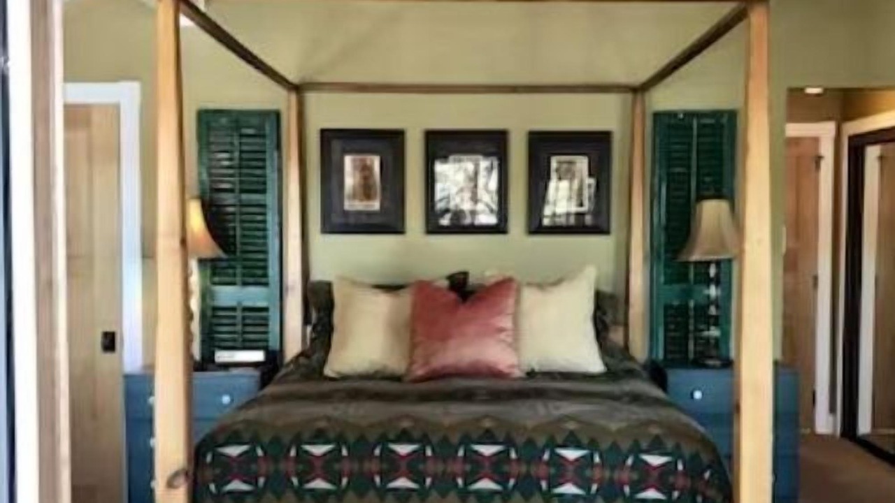 Photo of Bedroom in Groveland