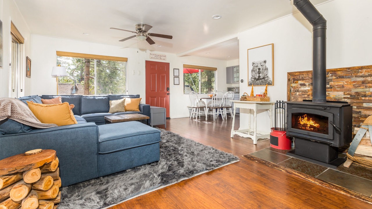 Photo of Livingroom in Shaver Lake