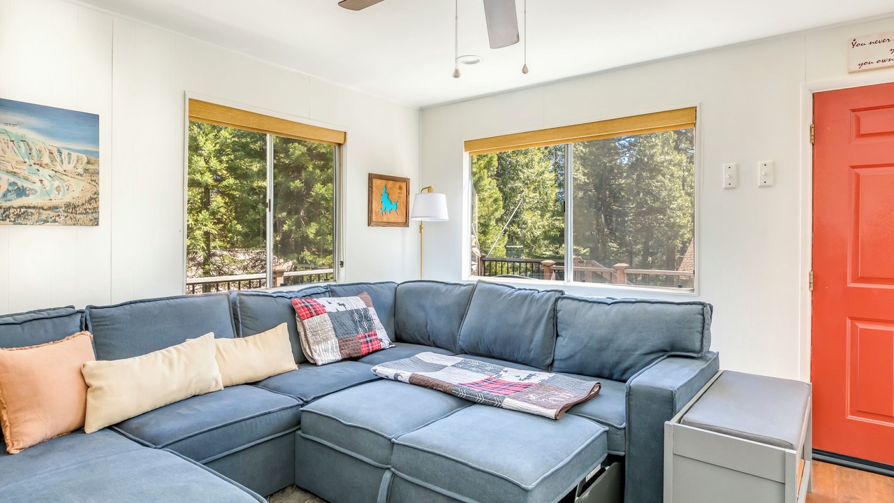 Photo of Livingroom in Shaver Lake