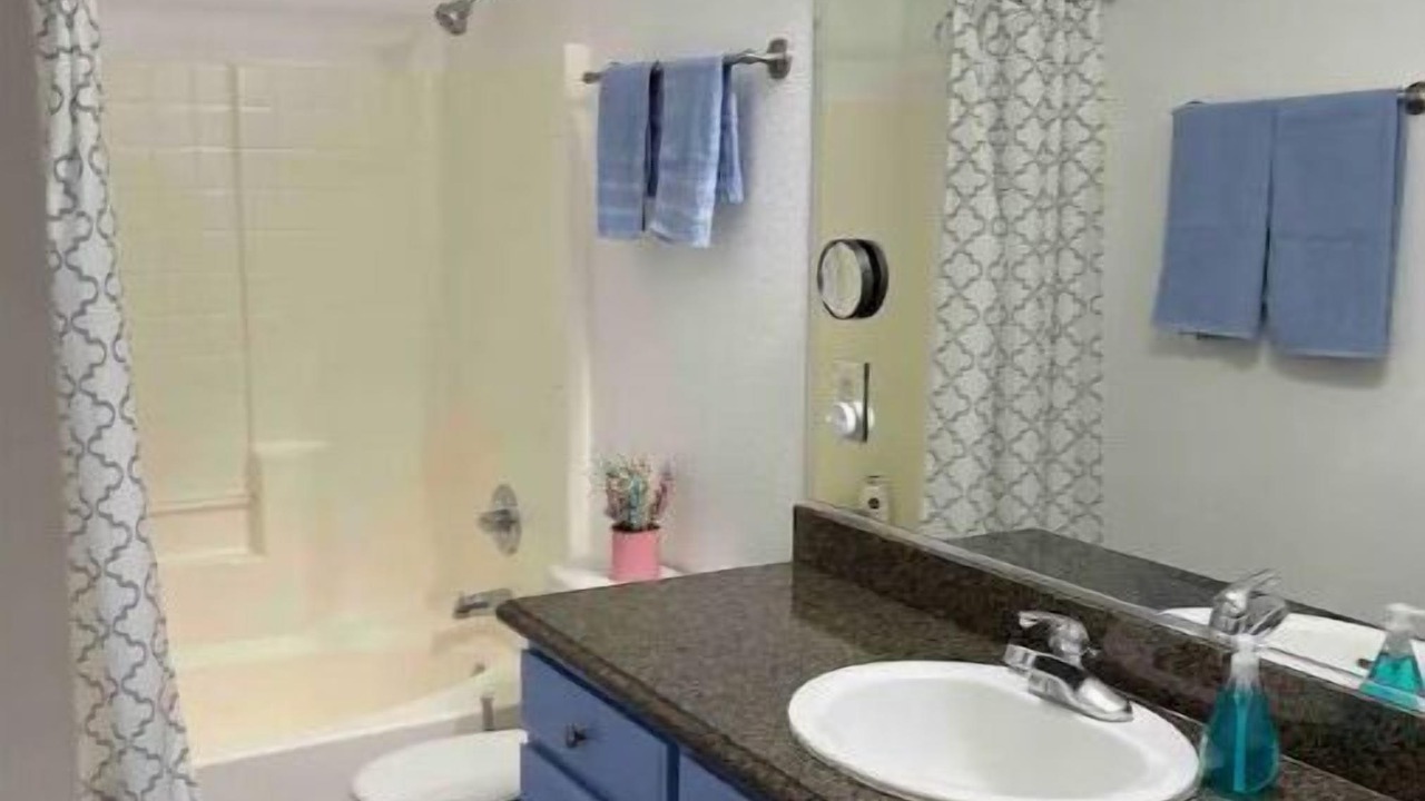 Photo of Bathroom in Red Bluff