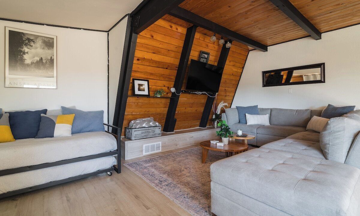 Photo of Livingroom in Yosemite Forks