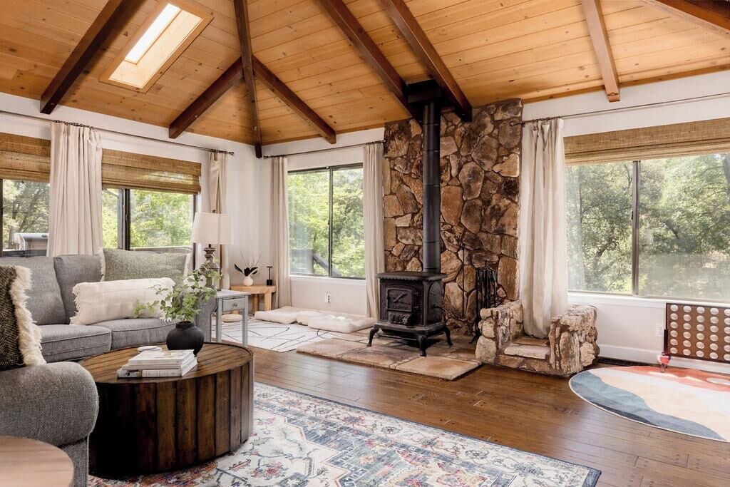 Photo of Livingroom in Yosemite Forks