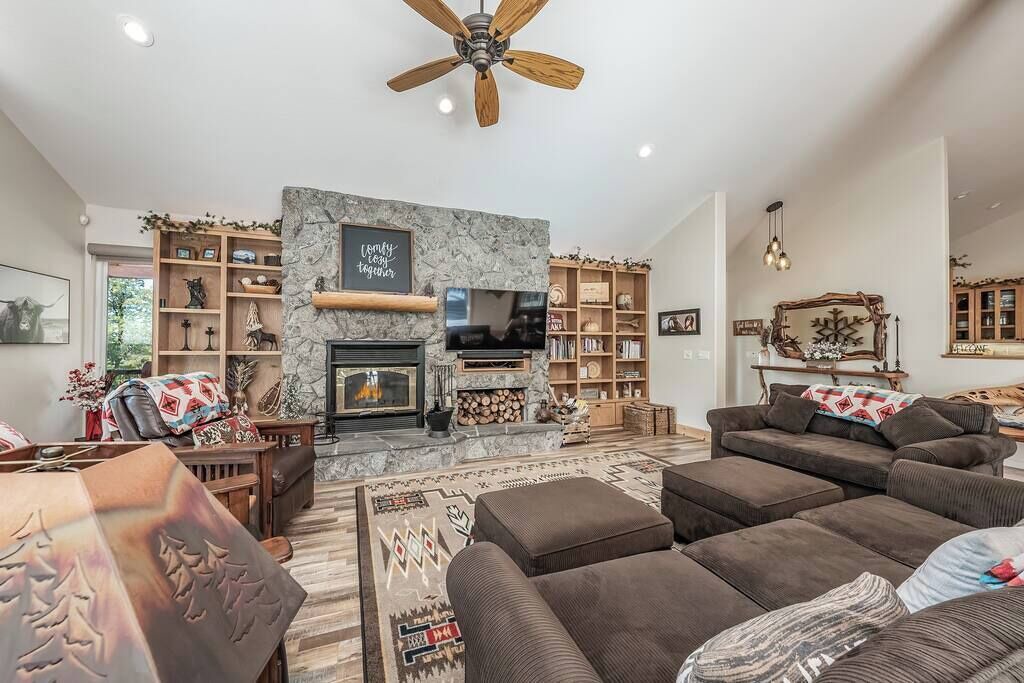 Photo of Livingroom in Granite Ridge