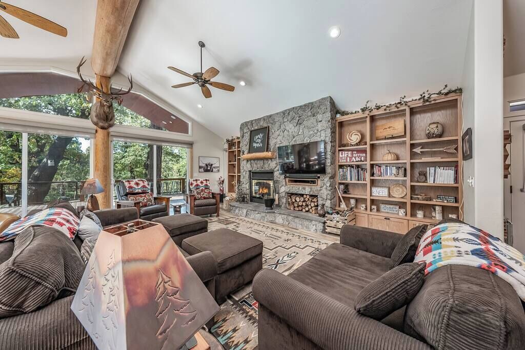 Photo of Livingroom in Granite Ridge