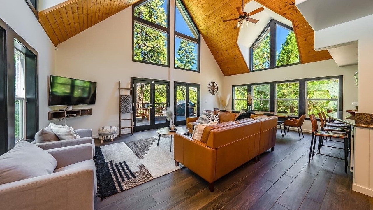 Photo of Livingroom in Shaver Lake