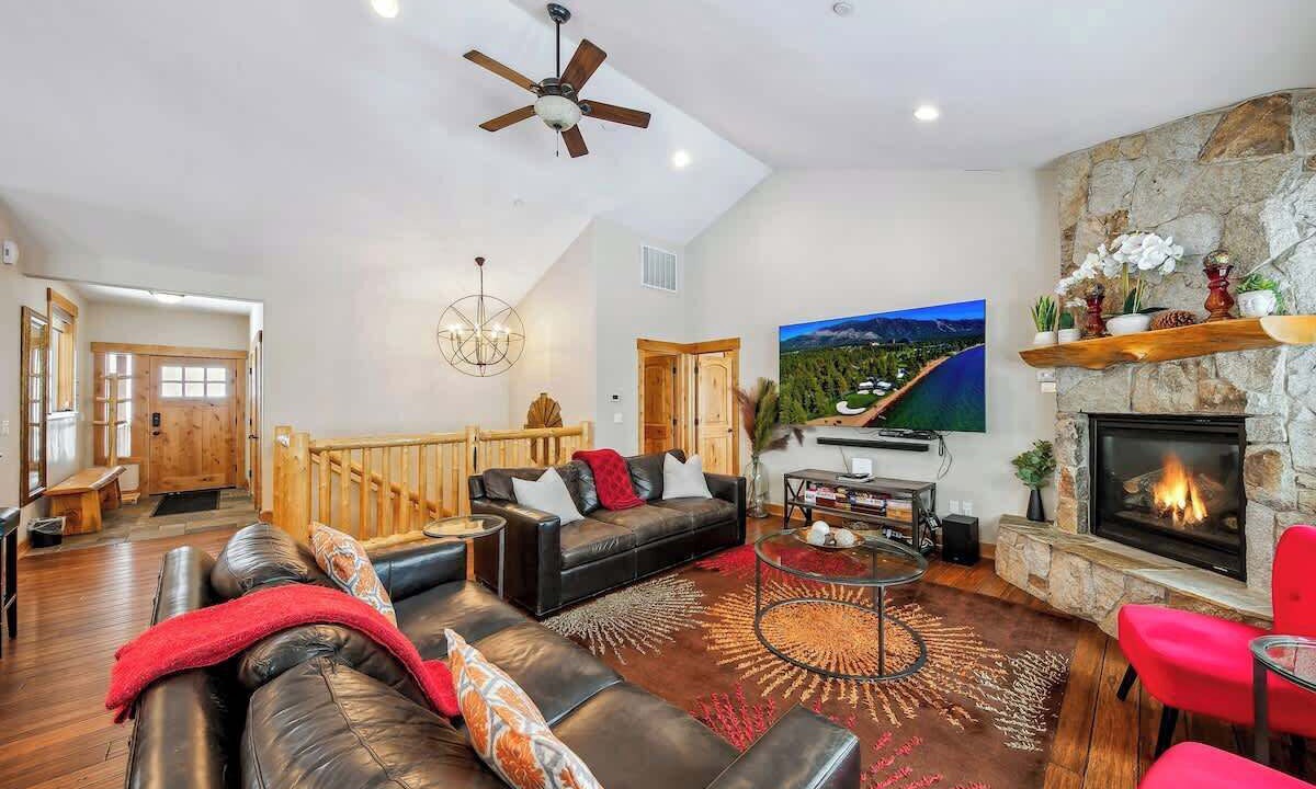 Photo of Livingroom in Pioneer Trail