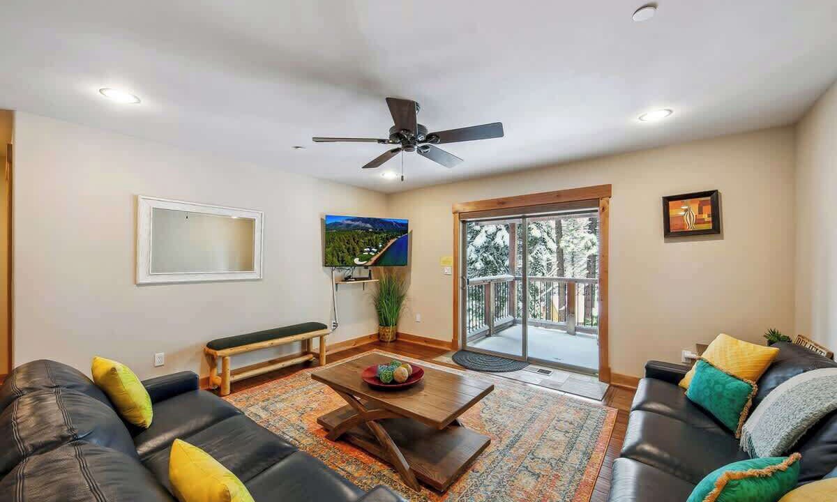 Photo of Livingroom in Pioneer Trail