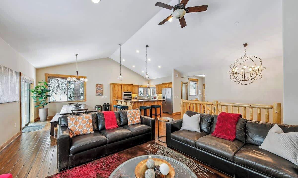 Photo of Livingroom in Pioneer Trail