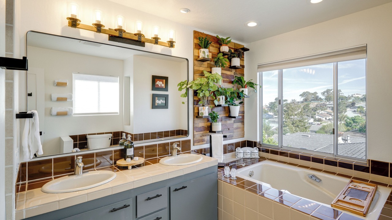 Photo of Bathroom in Mescal Corridor NW