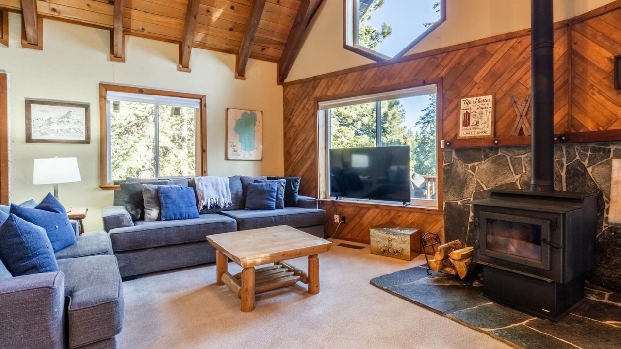 Photo of Livingroom in Kingswood Estates
