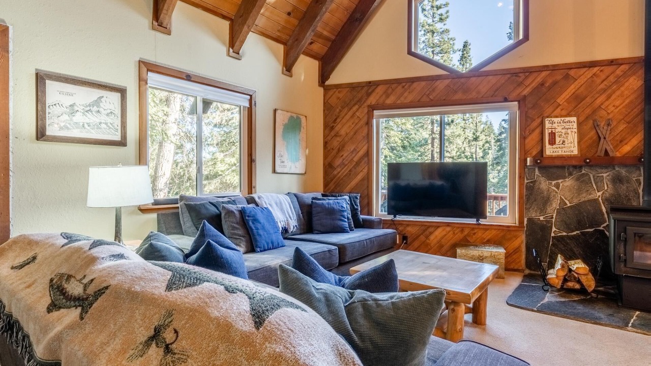 Photo of Livingroom in Kingswood Estates