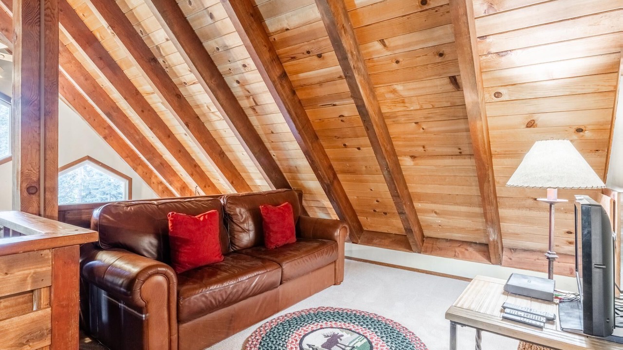 Photo of Livingroom in Kingswood Estates