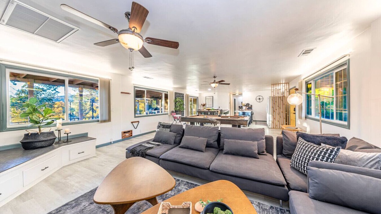 Photo of Livingroom in Oakhurst