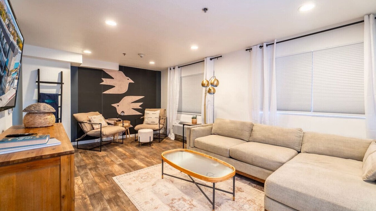 Photo of Livingroom in Midtown
