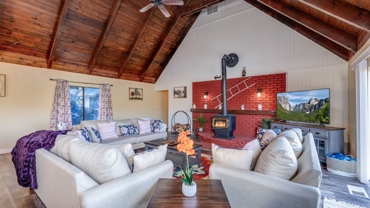Photo of Livingroom in Oakhurst