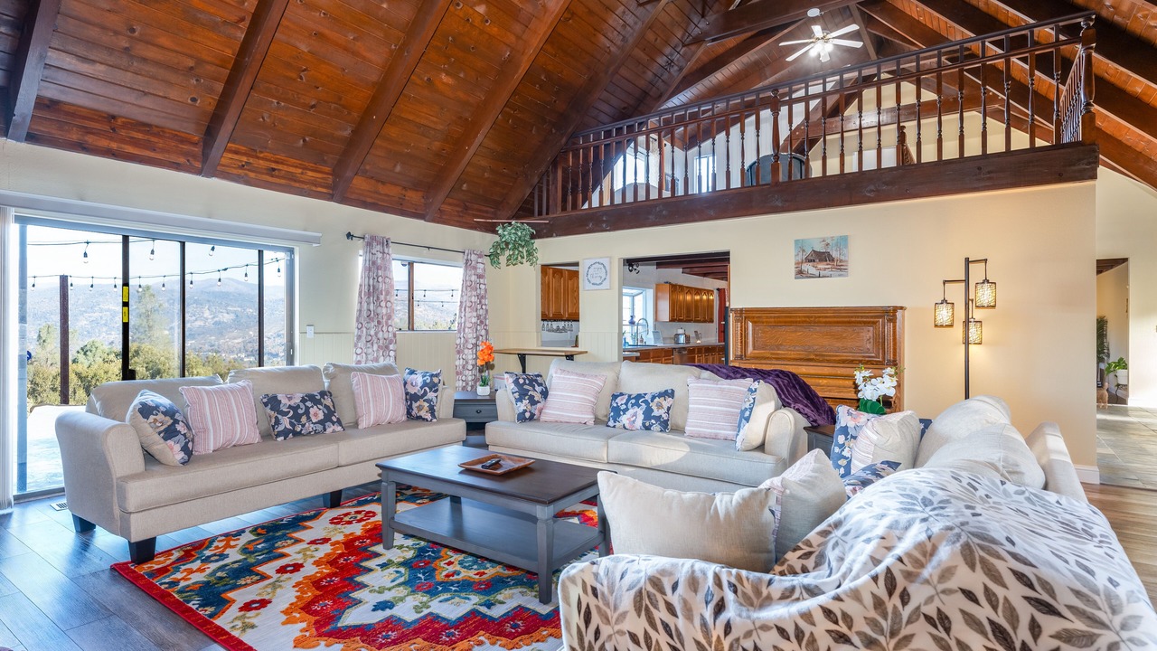 Photo of Livingroom in Oakhurst