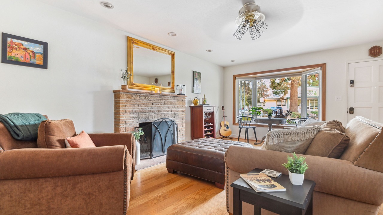 Photo of Livingroom in Castro Valley