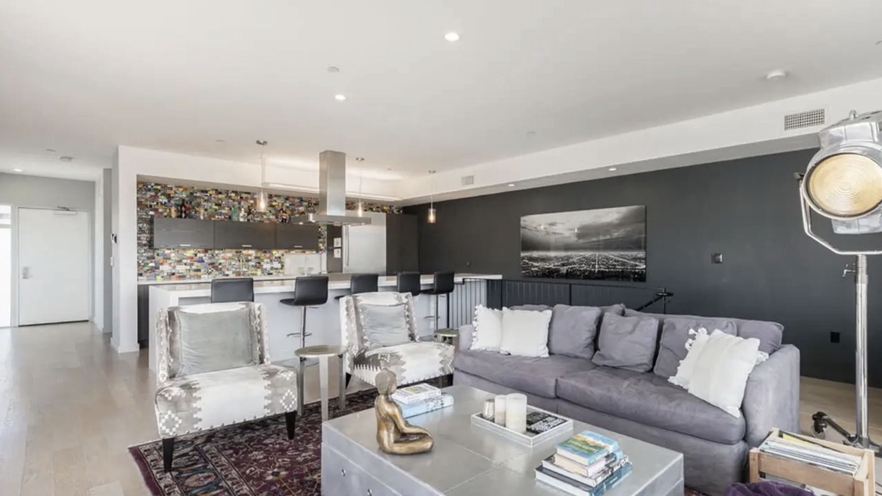 Photo of Livingroom in Melrose
