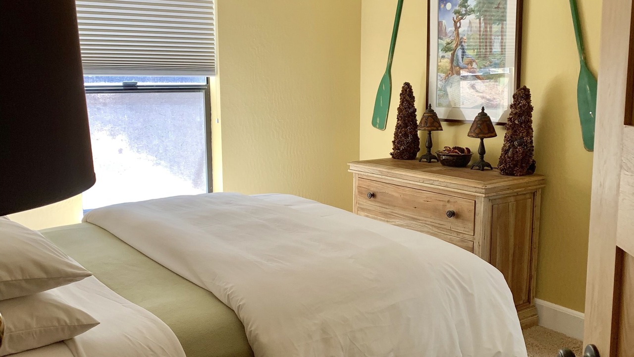 Photo of Bedroom in Groveland