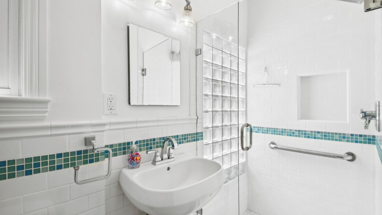 Photo of Bathroom in Balboa Island