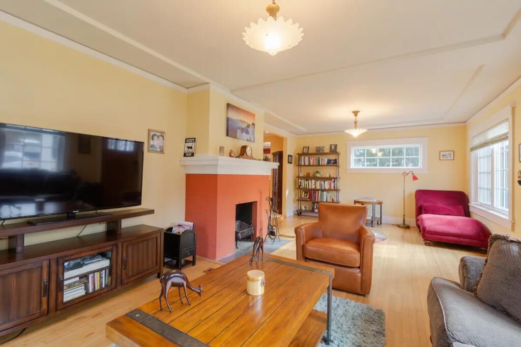 Photo of Livingroom in Burlingame