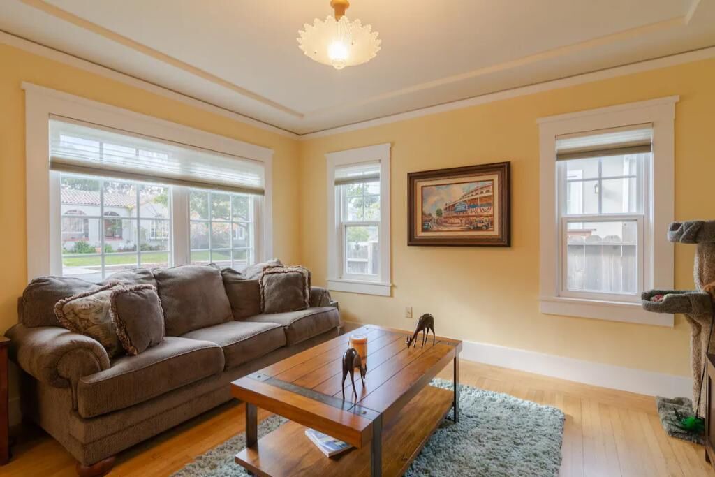 Photo of Livingroom in Burlingame